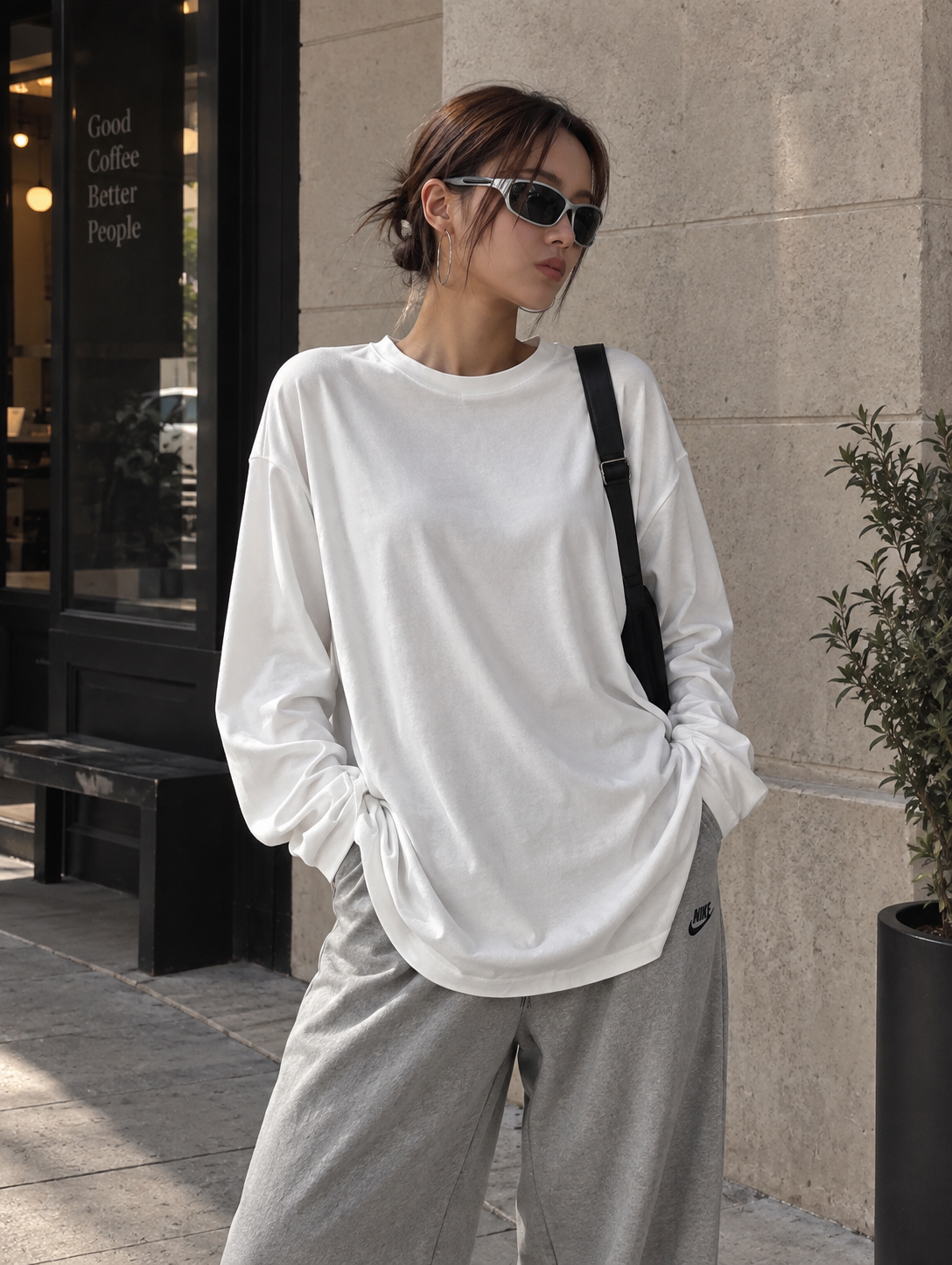 CAMISETA ELAIA DE HOMBRO CAÍDO en color Blanco — Noembre