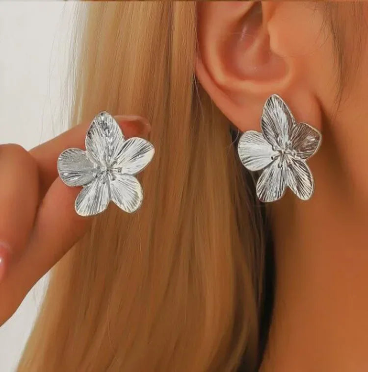 PENDIENTES DE ARO FLORA DORADOS