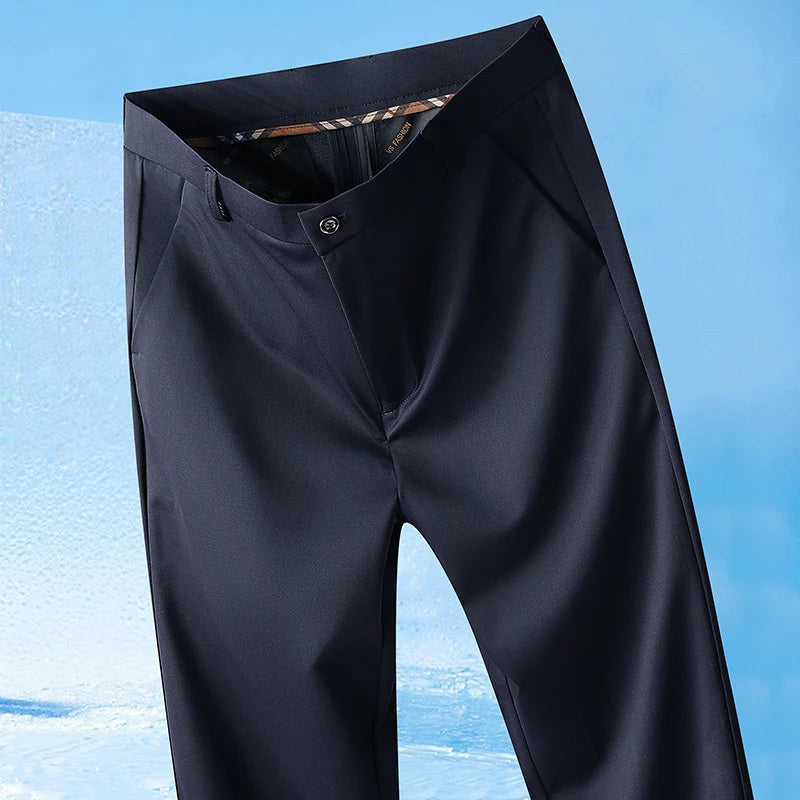Milano Straight – Pantalón Casual Ligero en color Negro — Noembre