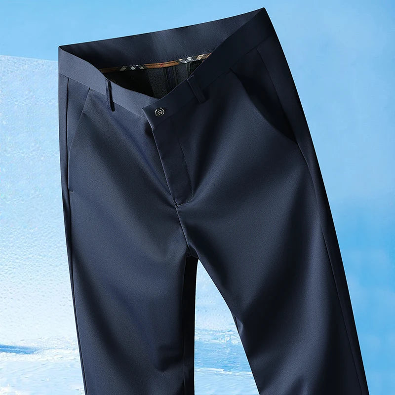 Milano Straight – Pantalón Casual Ligero en color Negro — Noembre
