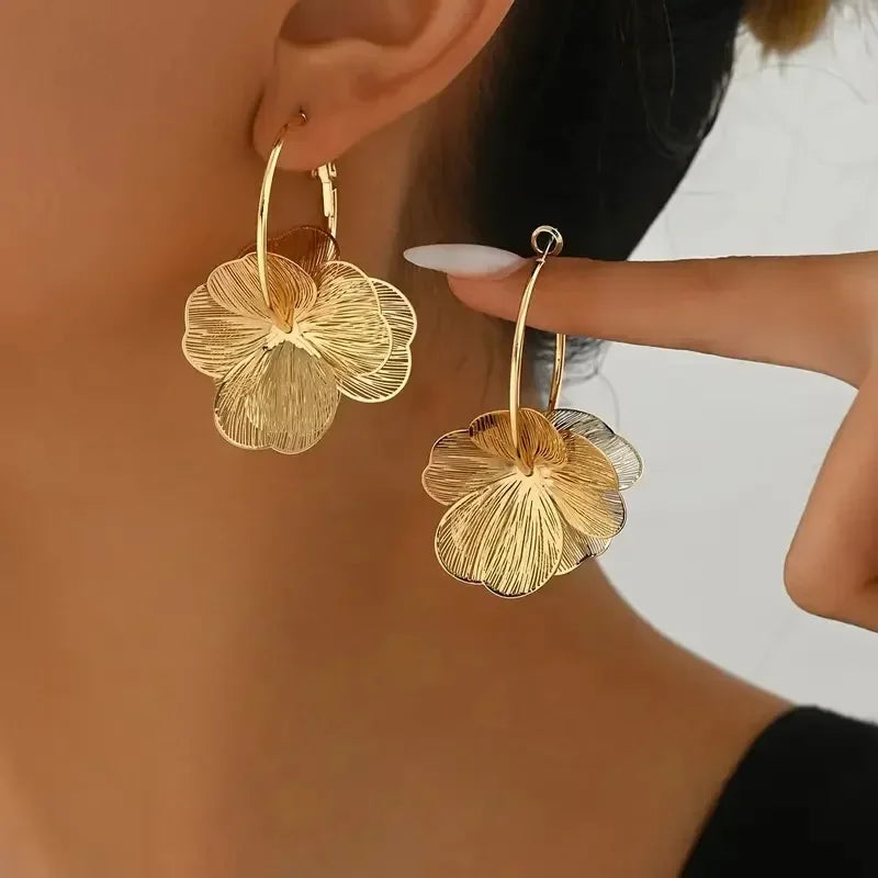 PENDIENTES DE ARO FLORA DORADOS