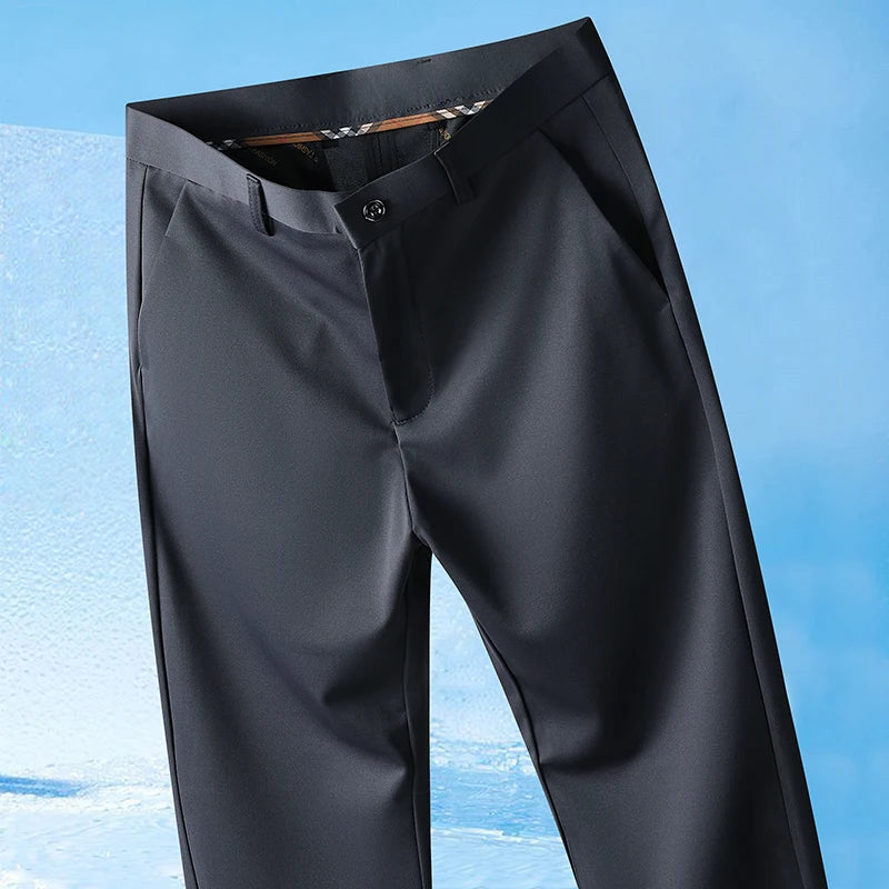 Milano Straight – Pantalón Casual Ligero en color Negro — Noembre