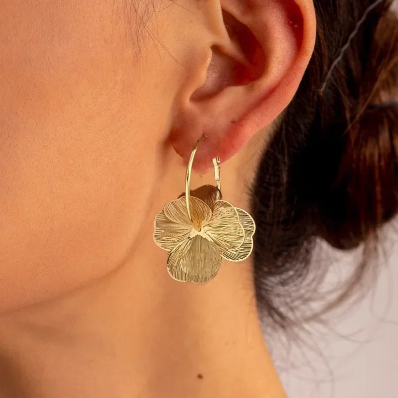 PENDIENTES DE ARO FLORA DORADOS