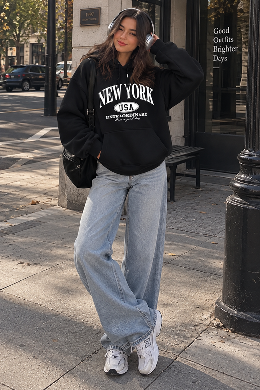 SUDADERA LILO FLEECE CON ESTAMPADO en color Negro — Noembre