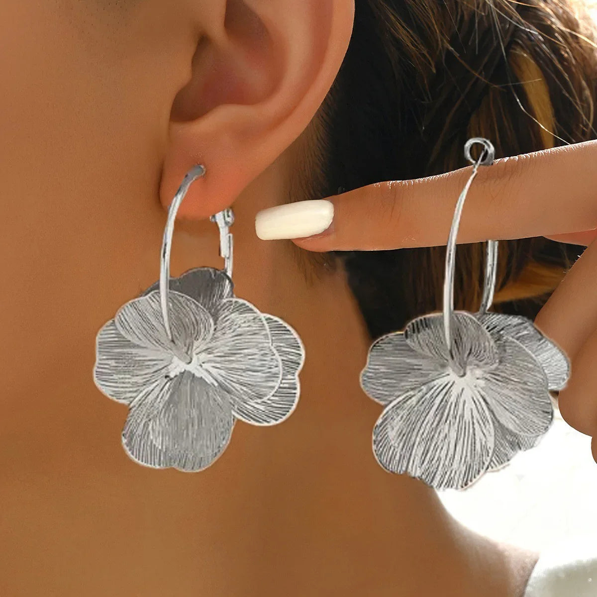 PENDIENTES DE ARO FLORA DORADOS